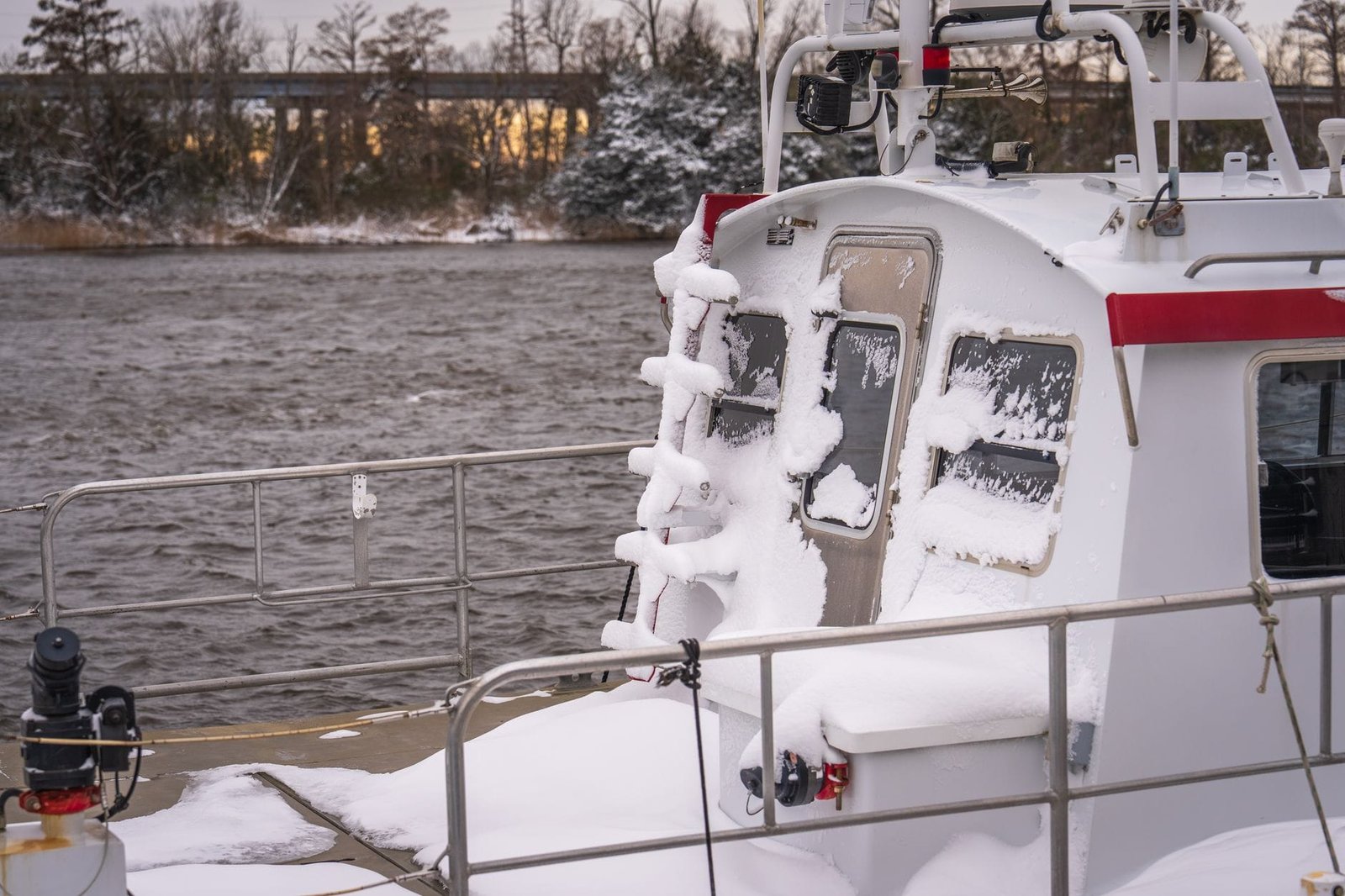 Cum să Compari Agențiile Crewing Marinari pentru a Alege Contractul de Navigație Potrivit 1 Cum sa Compari Agentiile Crewi featured