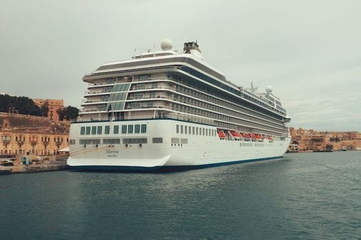 Curs MARPOL vs. Curs GMDSS: Ce Alegi pentru Cariera ca Ofițer Maritim în România? 3 A luxurious cruise ship, MS Marina, docked in Valletta, Malta's historic harbor.