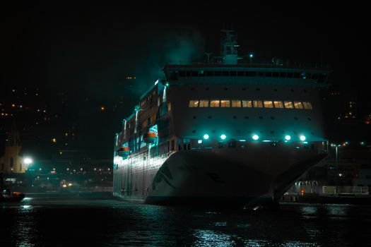 Top 5 Poziții Entry Level în Navigație pentru Tinerii Marinari din România, August 2026 3 Illuminated cruise ship docked at Genoa's harbor, showcasing night-time elegance.