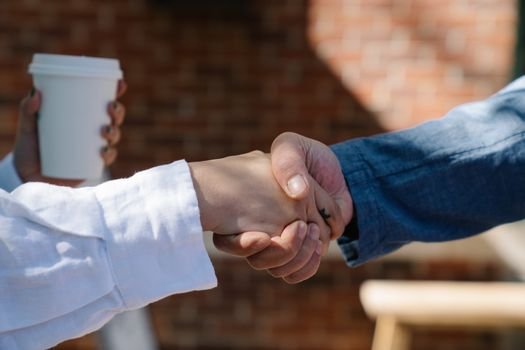 Ce Certificări Îți Asigură Un Job în Echipajul de Punte în România în Septembrie 2026? 4 Close-up of a handshake between two adults, symbolizing agreement or partnership.