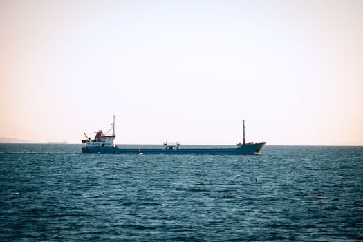 Top 5 Oportunități 'Ocean Jobs' pentru Brașoveni în Domeniul Maritim în Septembrie 2026 3 A cargo ship sails through the tranquil waters in İstanbul, showcasing maritime transport.