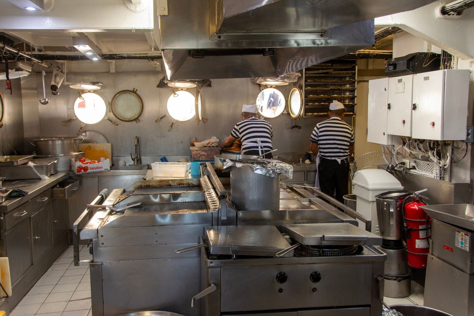 Cum Reușești să Obții un Loc în Catering pe Nave fără Experiență Anterioară în România? 1 Cum Reusesti sa Obtii un Loc i featured
